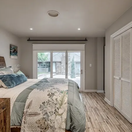 Resort living in Edmond with pool & tennis court!