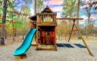 Hot Tub•Pool Table•Playground•Boat Parking• Fire Pit•Sleeps 10•Fun for All Ages! - Wifi