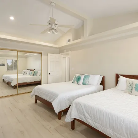 Remodeled Modern Home w/Hot Tub. 10 mins. To Beach