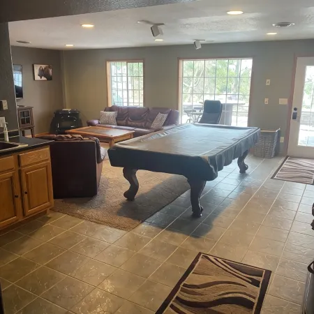 7 Bedroom Spacious Lead Home with Game Room and Hot Tub