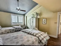 Oceanfront Penthouse Views,Elegant Natural Finishes,WiFi, 5 TV's, 4Bed, 3Bath - Villas