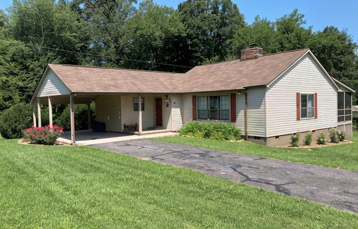Tallulah House - A remodeled home place now available for short time rental.