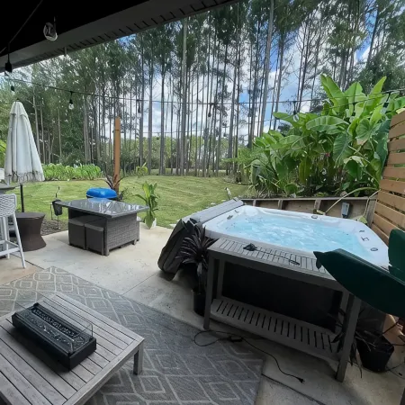LUX House! HOT TUB! 4 min to campus. Golf lot
