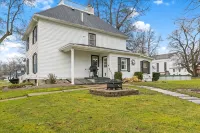 Civil War Era Home, w/ King Bed, Finger Lakes, Hot Tub & Game Room -  Privatzimmer