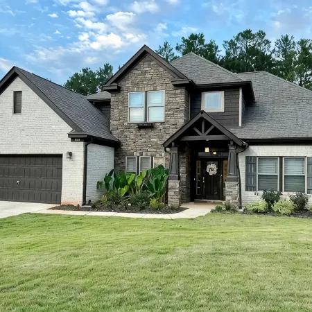 LUX House! HOT TUB! 4 min to campus. Golf lot