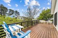 Semi-Soundfront on Bay Drive - Whole Home, Large Yard and Decks! - 부티크