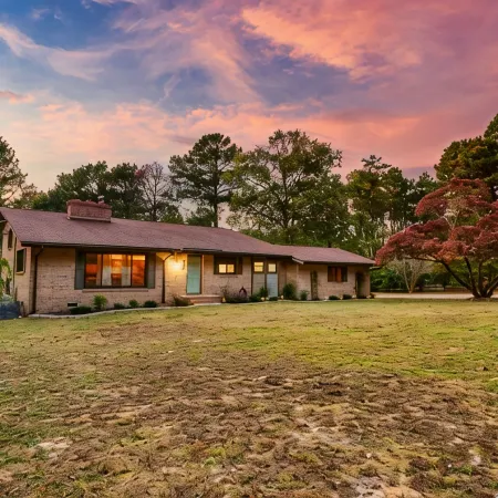 Tranquil Retreat w/ Hot Tub, Large Patio, 2 living rooms