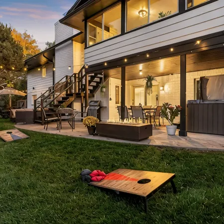 8 Bedrooms, Sleeps 20:  Hot Tub, 20Mins to Denver/Red Rocks