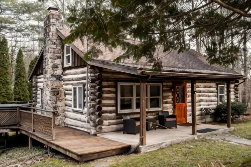 Rustic Mountain Getaway w/ Pool + Hot Tub Near Penn's Creek - Alphydda