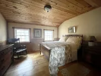 Creekside Cabin Vacation Rental - シャレー