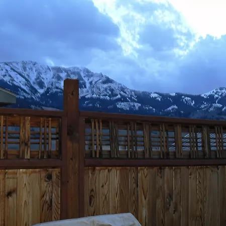 Cozy Home 10 blocks from Yellowstone Park
