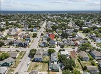 GalvestonHome • Sleeps12 • Minutes to Strand & Seawall • Heated Pool • Putt-Putt - مسبح خاص