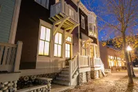 Beat the Heat at Riverhouse Retreat on South Main - 4-Star