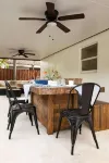 LOVELY HOUSE IN THE HEART OF HALLANDALE BEACH - ติดทะเล