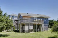 Quaint Waterfront Cottage.  Quick walk to the beach - WiFi