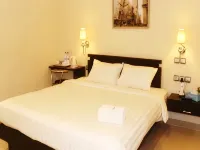 Guardian Family Hotel Hotels in de buurt van Domine Eduard Osok Airport