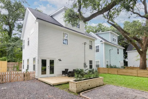 Southern Charming New Home-Mins to Beach & DT - Bungalows