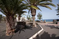 Newly renovated penthouse in a complex with pool on the seafront - 2-Star
