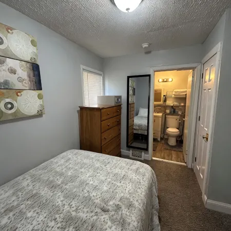 Cozy house in welcoming Cleveland with AC, WiFi