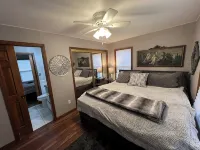 Charming 2-Bedroom Channel House and Kayaks in Paddock Lake - 4-Sterne