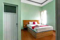 RedDoorz Near Puro Mangkunegaran - Pensions