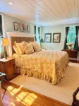 1885 Farmhouse Luxuriously Renovated: Antiques & Animals - 4-Star