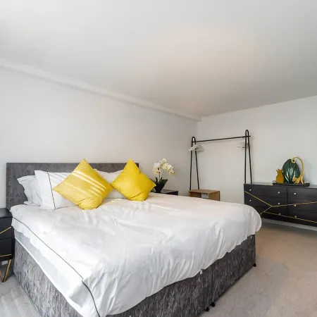 High Spec Apt- Central Locat- Parking By Tempstay