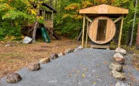 Unique Rustic Ski-Tree House - Game room, Hot tub & Sauna - 3-Star