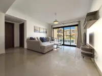 Modern Pool-Front 2BR Gouna Apt | Private Terrace - 2 stjerner