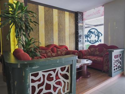 RedDoorz Plus near Gold Coast Ferry Terminal Batam