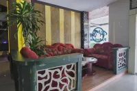 RedDoorz Plus Near Pantai Coastarina 2 Batam Các khách sạn gần THE ILLUSION