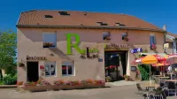 Relais du Lac Hotels in Longeau-Percey