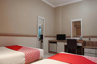 OYO 742 Mona Plaza Hotel