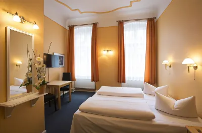 Hotel am Hermannplatz Hotel berhampiran Kadó