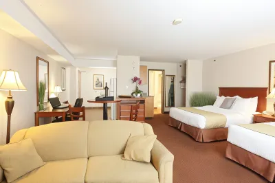Stonebridge Hotel Dawson Creek Hotel dekat Walter Wright Pioneer Village
