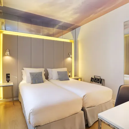 Nouvel Hôtel Eiffel Отели рядом с достопримечательностью «Матиньонский дворец»