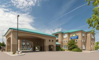 Days Inn & Suites by Wyndham Brandon