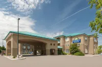 Days Inn & Suites by Wyndham Brandon