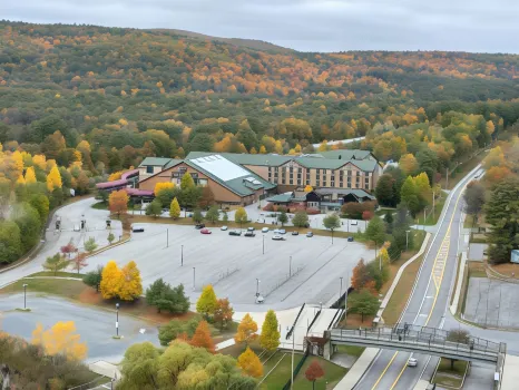 Six Flags Great Escape Lodge & Indoor Waterpark Hotels near Northway Brewing Co.