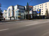 Comfort Inn & Suites University Hotels near Westbrook C Train