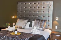 Village Boutique Hotel Hotels near Acacia Park
