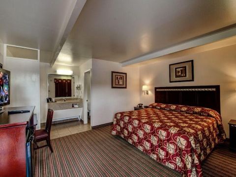 Whispering Palms Inn