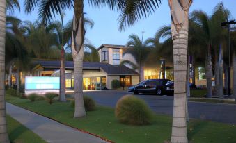 O'Cairns Inn and Suites