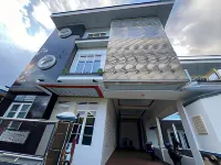 RedDoorz Syariah near Alun Alun Wonosobo 4 فنادق في Kalianget