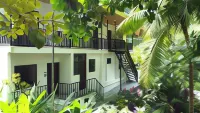 Riverside Apartments - Walk to the Beach in Santa Teresa! Newly Renovated!