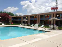 Ramada by Wyndham Wytheville - С бассейном