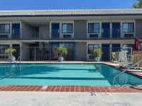 Motel 6 Simi Valley, CA - Pools