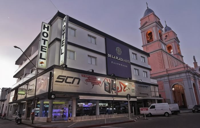 De la Plaza Hotel