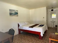 Transit Motel - parking