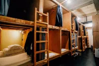 Aien Coffee & Hostel - Hostels